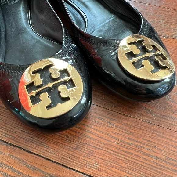 Classic Tory Burch black patent leather flats - Picture 3 of 3